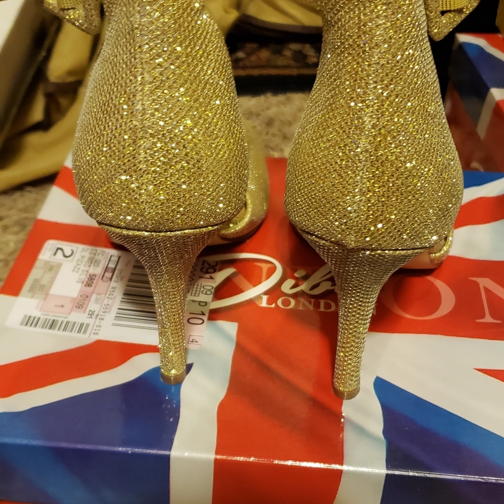 Cute Pumps - image 2